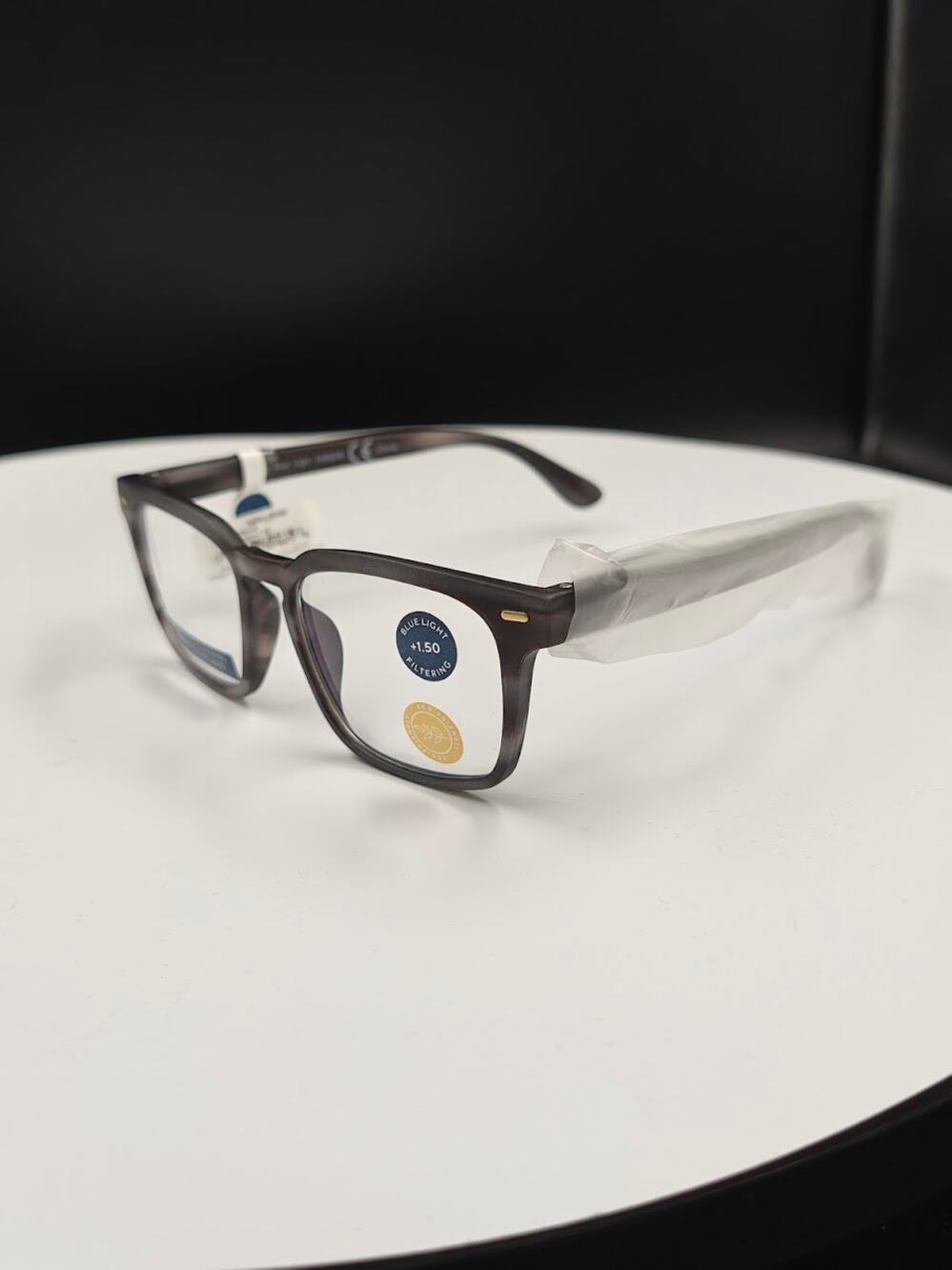 Peepers Eyewear Reading Glasses Blue filter and progressive lens